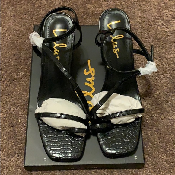 Lulus heels - Picture 1 of 7